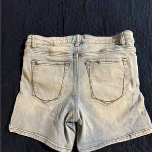LL Bean light wash Jean shorts sz2